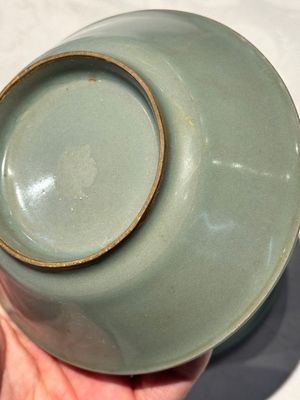 A pair of Chinese Longquan celadon saucers, Song/Yuan — photo 7