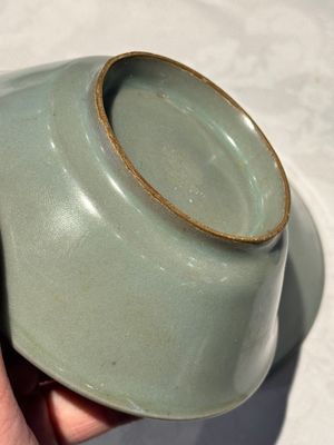 A pair of Chinese Longquan celadon saucers, Song/Yuan — photo 8