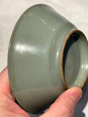 A pair of Chinese Longquan celadon saucers, Song/Yuan — photo 9