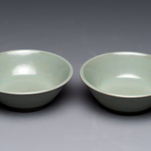 A pair of Chinese Longquan celadon saucers, Song/Yuan — photo 2