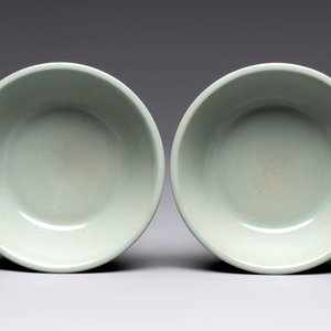 A pair of Chinese Longquan celadon saucers, Song/Yuan — photo 4