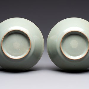 A pair of Chinese Longquan celadon saucers, Song/Yuan — photo 5