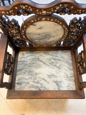 A pair of Chinese marble-inset mother-of-pearl-inlaid hongmu chairs, 19th C. — foto 14