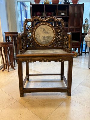 A pair of Chinese marble-inset mother-of-pearl-inlaid hongmu chairs, 19th C. — foto 19