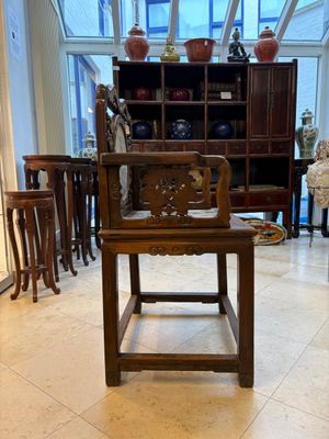 A pair of Chinese marble-inset mother-of-pearl-inlaid hongmu chairs, 19th C. — foto 20