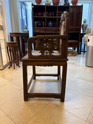 A pair of Chinese marble-inset mother-of-pearl-inlaid hongmu chairs, 19th C. — foto 22