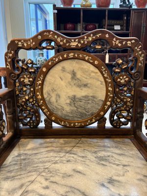 A pair of Chinese marble-inset mother-of-pearl-inlaid hongmu chairs, 19th C. — foto 23