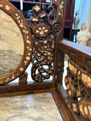 A pair of Chinese marble-inset mother-of-pearl-inlaid hongmu chairs, 19th C. — foto 29