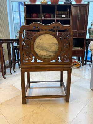 A pair of Chinese marble-inset mother-of-pearl-inlaid hongmu chairs, 19th C. — foto 3