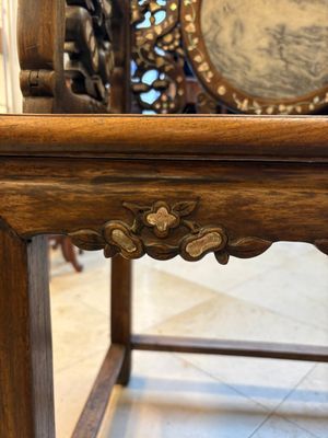 A pair of Chinese marble-inset mother-of-pearl-inlaid hongmu chairs, 19th C. — foto 33