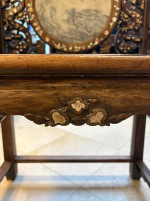 A pair of Chinese marble-inset mother-of-pearl-inlaid hongmu chairs, 19th C. — foto 34