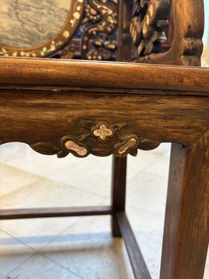 A pair of Chinese marble-inset mother-of-pearl-inlaid hongmu chairs, 19th C. — foto 35