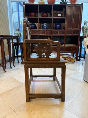 A pair of Chinese marble-inset mother-of-pearl-inlaid hongmu chairs, 19th C. — foto 4