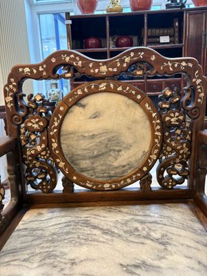 A pair of Chinese marble-inset mother-of-pearl-inlaid hongmu chairs, 19th C. — foto 5