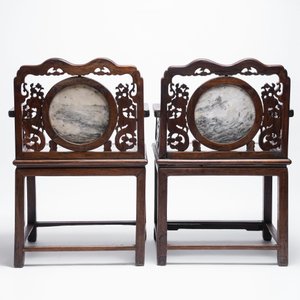 A pair of Chinese marble-inset mother-of-pearl-inlaid hongmu chairs, 19th C. — foto 3
