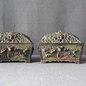 A pair of Chinese Ming-style bronze censers with reticulated covers, 19th C. — 照片 15