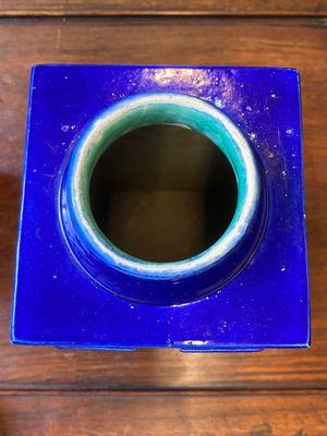 A pair of Chinese monochrome blue-glazed 'cong' vases with trigrams, Guangxu mark and of the period — 照片 8