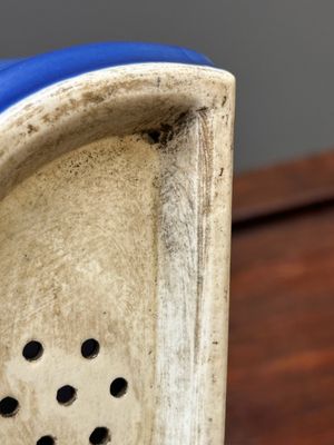 A pair of Chinese monochrome blue-glazed wall pocket vases, 19/20th C. — 照片 8