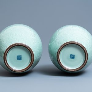 A pair of Chinese monochrome celadon vases, Qianlong mark, 19th C. — photo 6