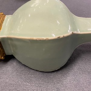 A pair of Chinese monochrome celadon vases with gilt bronze mounts, 18/19th C. — 照片 14