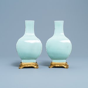 A pair of Chinese monochrome celadon vases with gilt bronze mounts, 18/19th C. — 照片 4