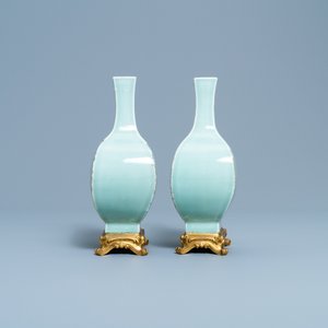 A pair of Chinese monochrome celadon vases with gilt bronze mounts, 18/19th C. — 照片 5