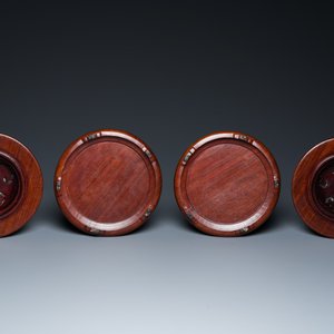 A pair of Chinese monochrome coral-red-glazed vases with wooden stands and lids, Republic — 照片 9