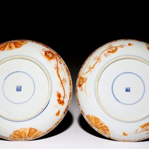 A pair of Chinese monochrome dark aubergine plates with traces of gilding, Kangxi — 照片 2