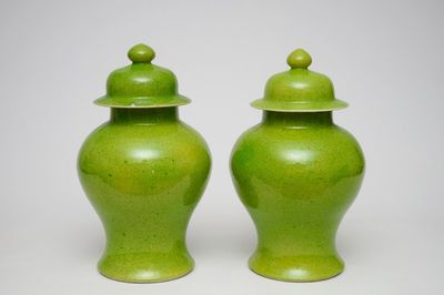 A pair of Chinese monochrome lime green vases and covers, 19/20th C.