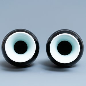 A pair of Chinese monochrome mirror black vases, 19th C. — photo 5