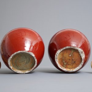 A pair of Chinese monochrome oxblood-glazed jars and covers, 19th C. — 照片 7