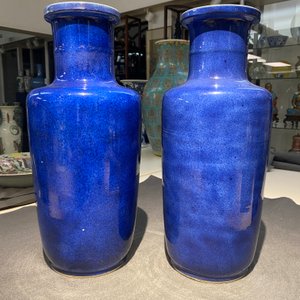 A pair of Chinese monochrome powder blue rouleau vases, Kangxi — photo 8