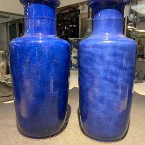 A pair of Chinese monochrome powder blue rouleau vases, Kangxi — photo 10