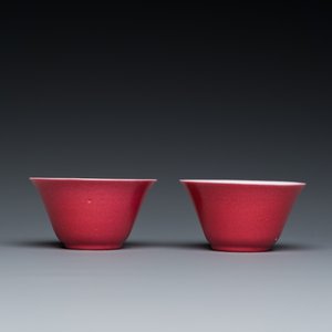 A pair of Chinese monochrome puce-glazed cups and saucers, 19/20th C. — 照片 6