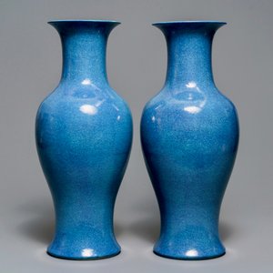 A pair of Chinese monochrome robin's egg vases, Kangxi mark, 19th C. — 照片 3