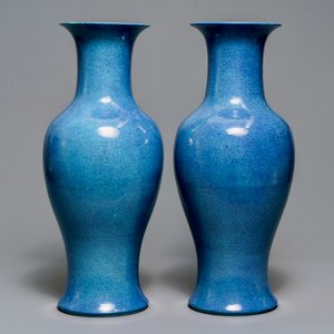 A pair of Chinese monochrome robin's egg vases, Kangxi mark, 19th C. — 照片 4