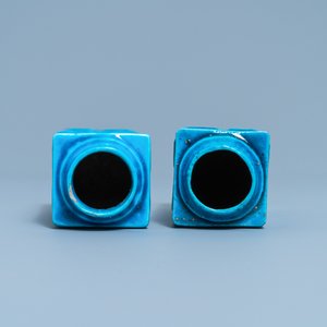 A pair of Chinese monochrome turquoise 'cong' vases with trigrams, 19th C. — photo 6
