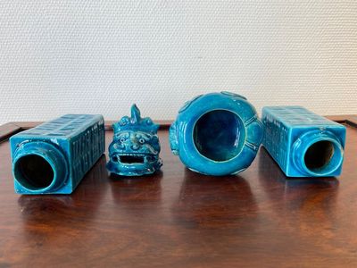 A pair of Chinese monochrome turquoise-glazed 'cong' vases and a 'luduan' censer, 19/20th C. — photo 4