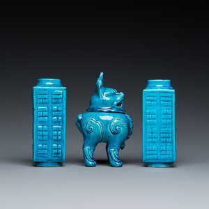 A pair of Chinese monochrome turquoise-glazed 'cong' vases and a 'luduan' censer, 19/20th C. — photo 5