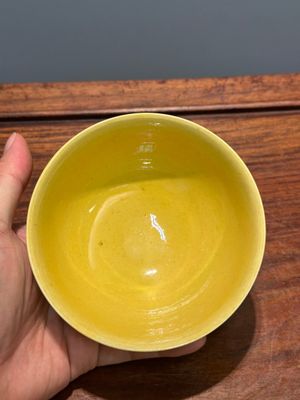 A pair of Chinese monochrome yellow-glazed bowls, Yongzheng mark, 19th C — 照片 2