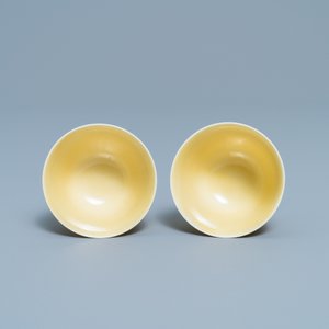 A pair of Chinese monochrome yellow wine cups, Kangxi mark and of the period — photo 6