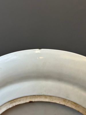 A pair of Chinese monogrammed Canton famille rose plates with black-glazed rims, 19th C. — 照片 33