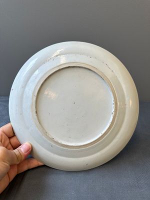 A pair of Chinese monogrammed Canton famille rose plates with black-glazed rims, 19th C. — 照片 13