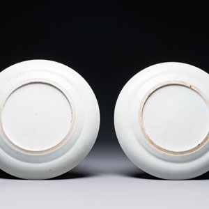 A pair of Chinese monogrammed Canton famille rose plates with black-glazed rims, 19th C. — 照片 2