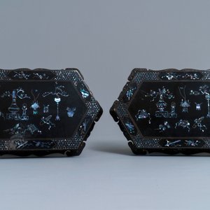 A pair of Chinese mother-of-pearl and lacquer stands and two scholar rocks, 19/20th C. — 照片 12