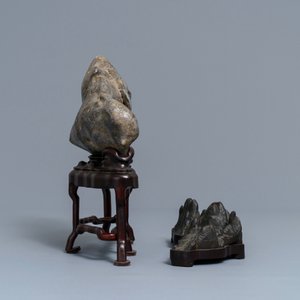 A pair of Chinese mother-of-pearl and lacquer stands and two scholar rocks, 19/20th C. — 照片 5