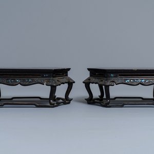 A pair of Chinese mother-of-pearl and lacquer stands and two scholar rocks, 19/20th C. — 照片 10