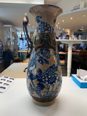 A pair of Chinese Nanking blue and white crackle-glazed 'phoenix' vases, 19th C. — photo 8