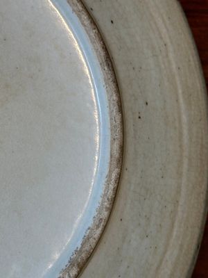 A pair of Chinese Nanking crackle-glazed famille rose jars and a dish, Chenghua mark, 19th C. — 照片 24