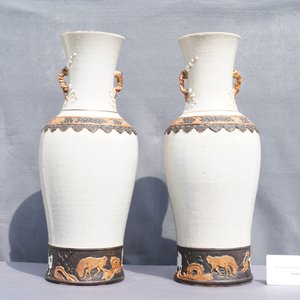 A pair of Chinese Nanking crackle-glazed vases with Li Tieguai, 19th C. — 照片 12